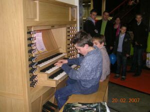 Content organ with young organists